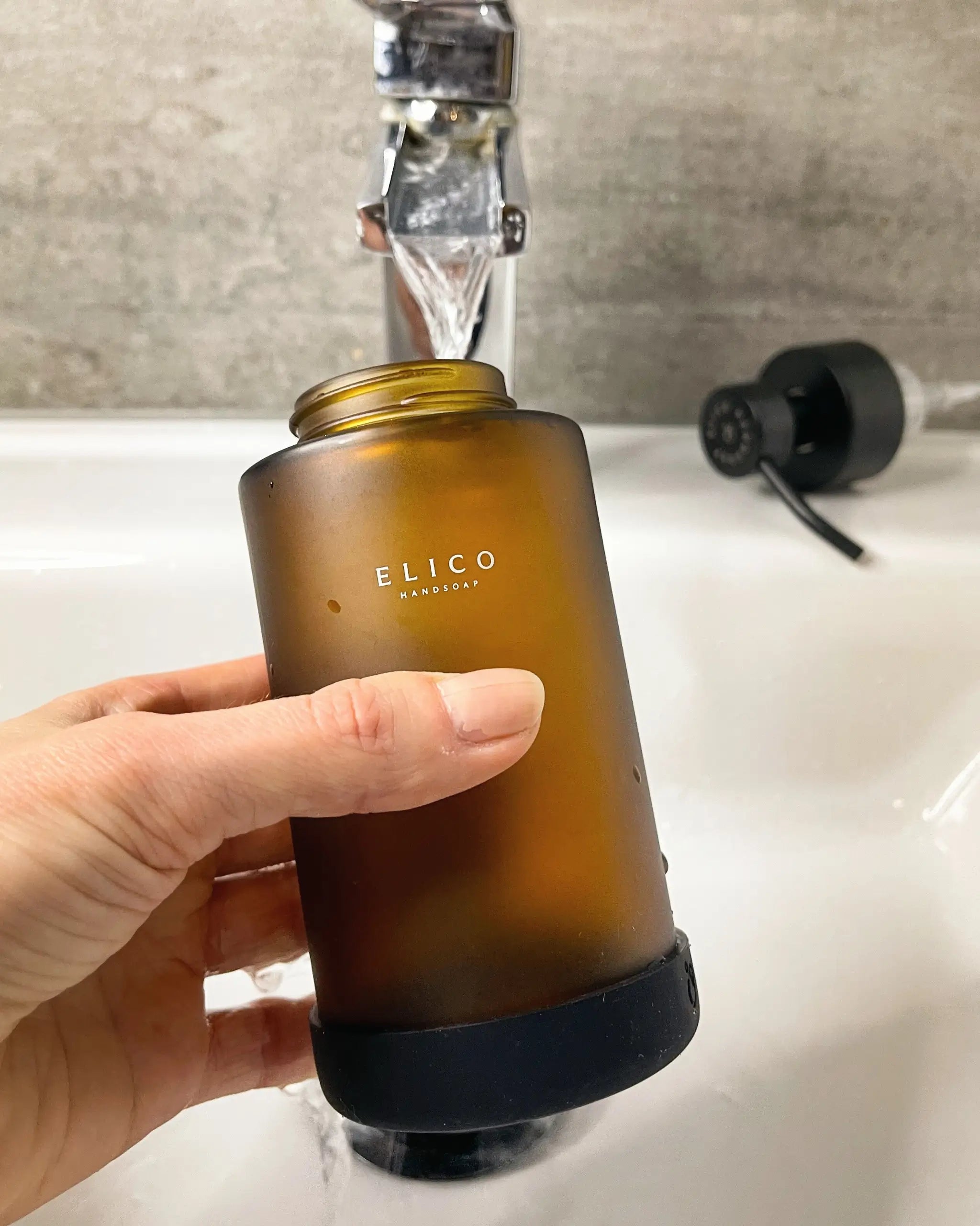 1. Mit Wasser auffüllen